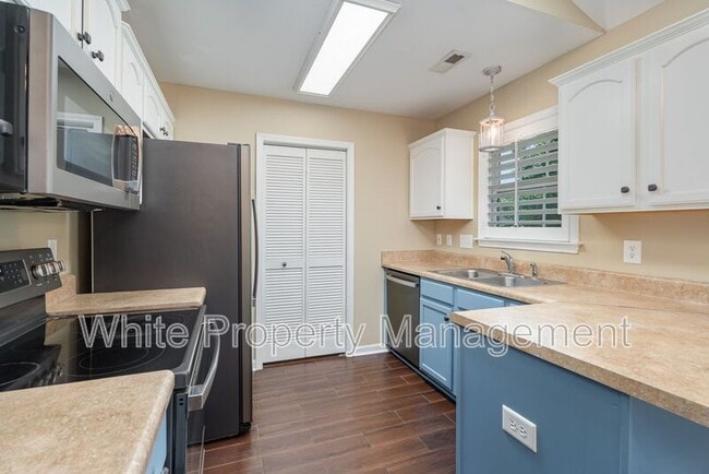 Building Photo - 4244 Cornelia Ln
