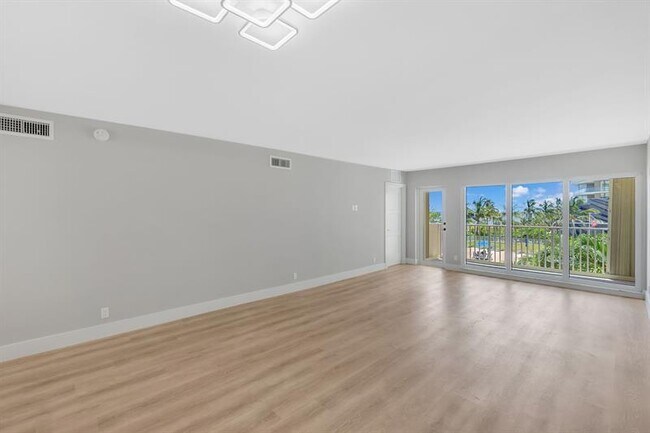Building Photo - 750 N Ocean Blvd