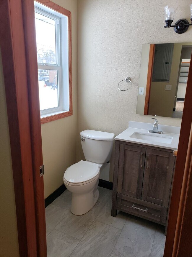 Building Photo - 1417 3rd Ave NW