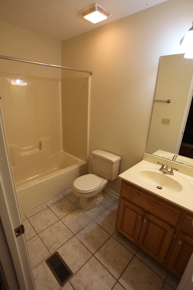 Building Photo - Cornerstone Condo Available Fall!