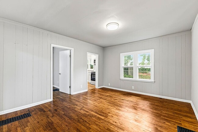 Building Photo - Remodeled 2-Bedroom Home in Saint Joseph with Off-Street Alley Parking