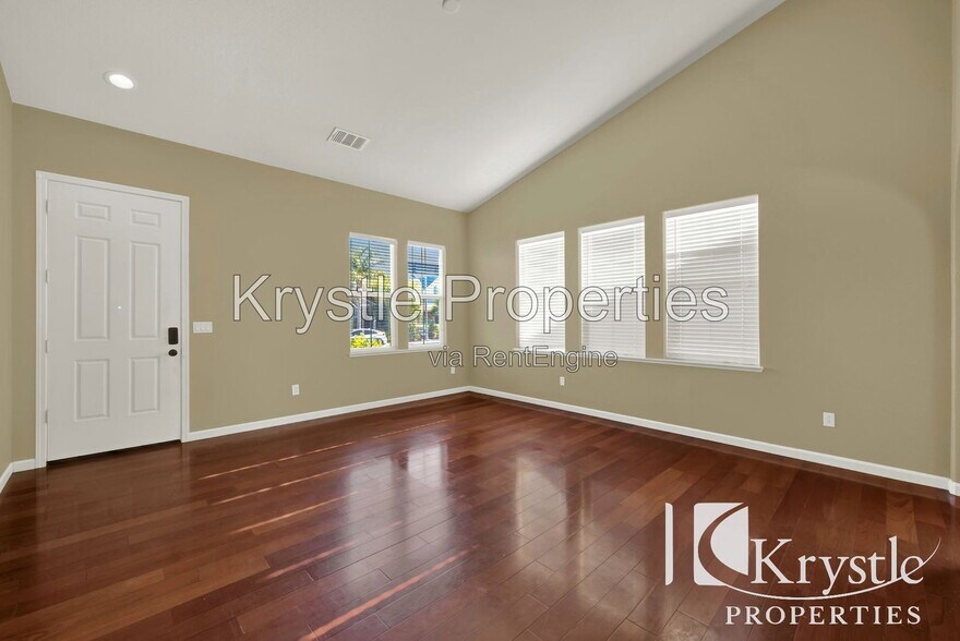 Building Photo - 625 Purple Martin Dr