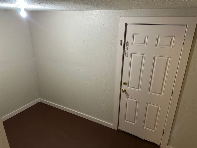 Building Photo - 2 Bedroom, 1 Bathroom Home with large backyard, near Downtown Springdale