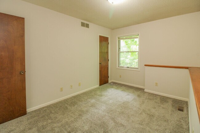 Building Photo - 1812 Sunrise Dr