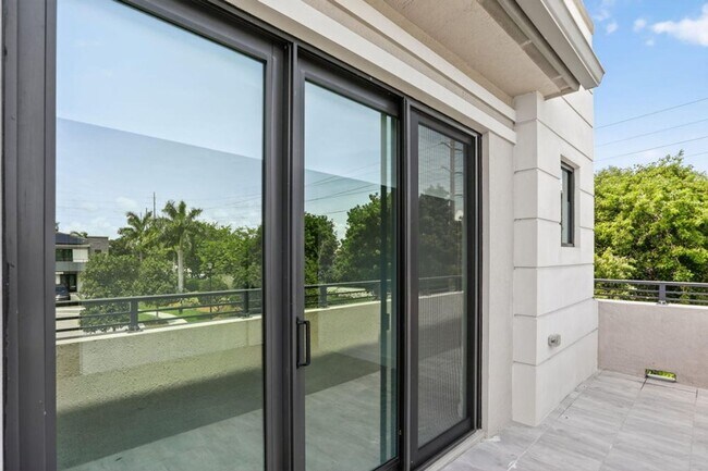 Building Photo - 10990 Oceano Wy