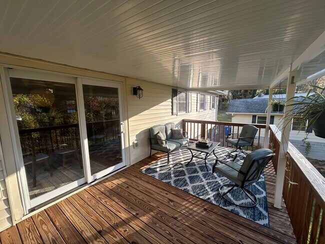 Building Photo - 44 Maple Ave