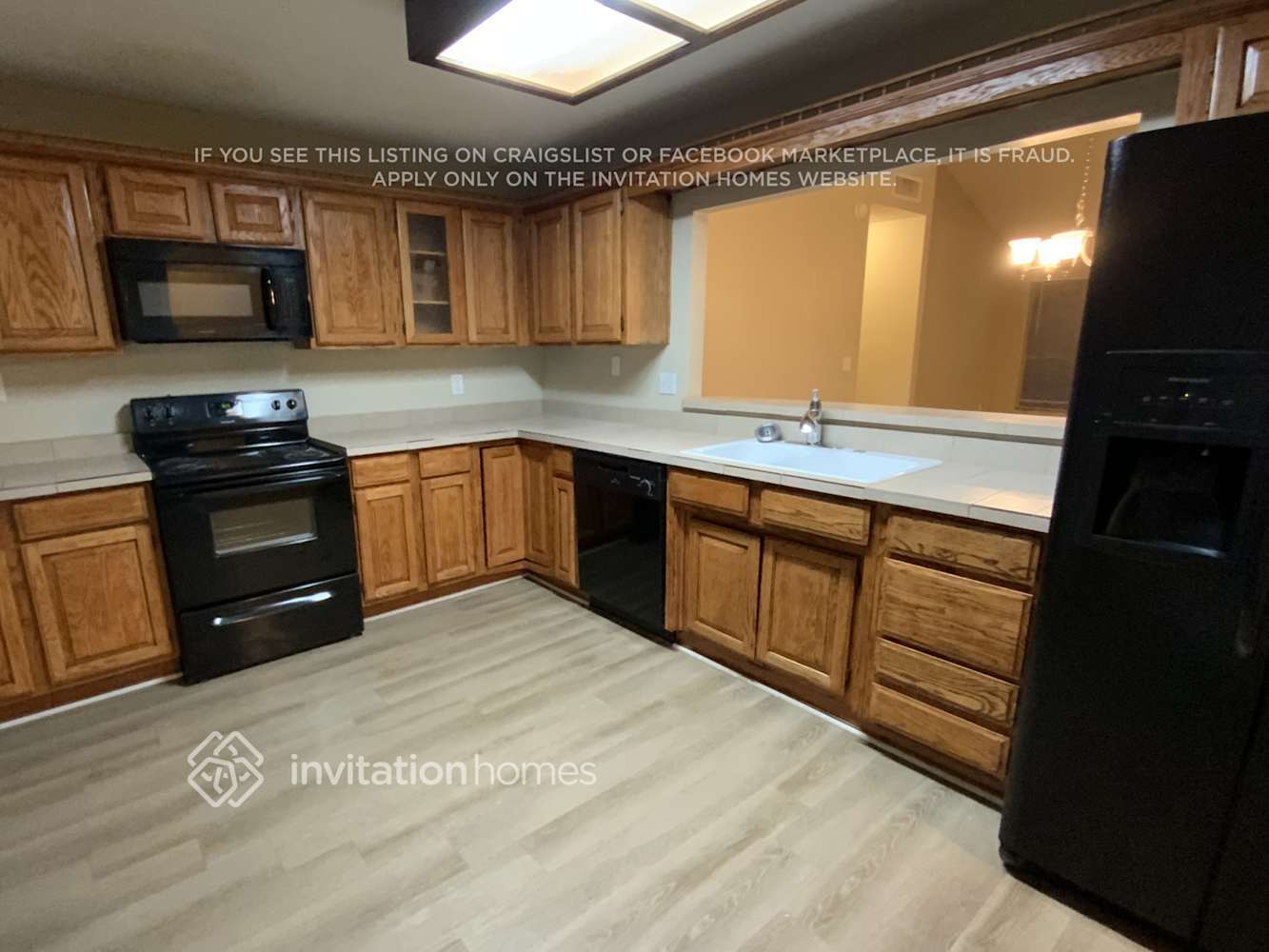 Building Photo - 7731 W Shaw Butte Dr