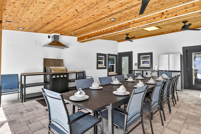 Building Photo - 319 Brentwood Dr