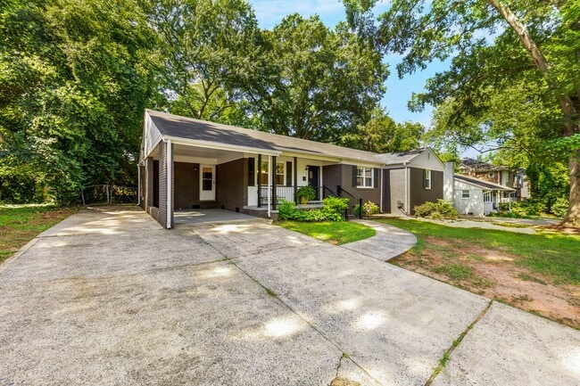 Building Photo - Sought after Madison Park House for Rent