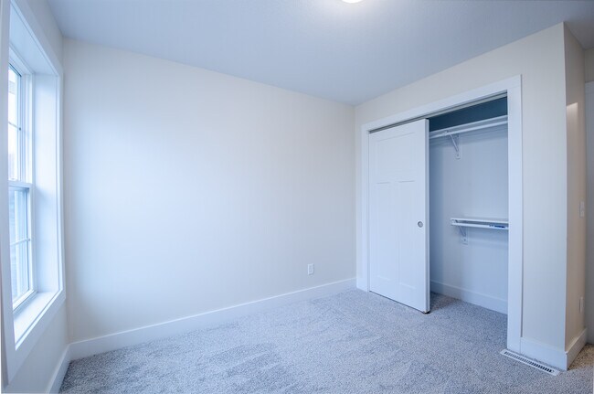 Building Photo - 9250 Brook Hollow Ln