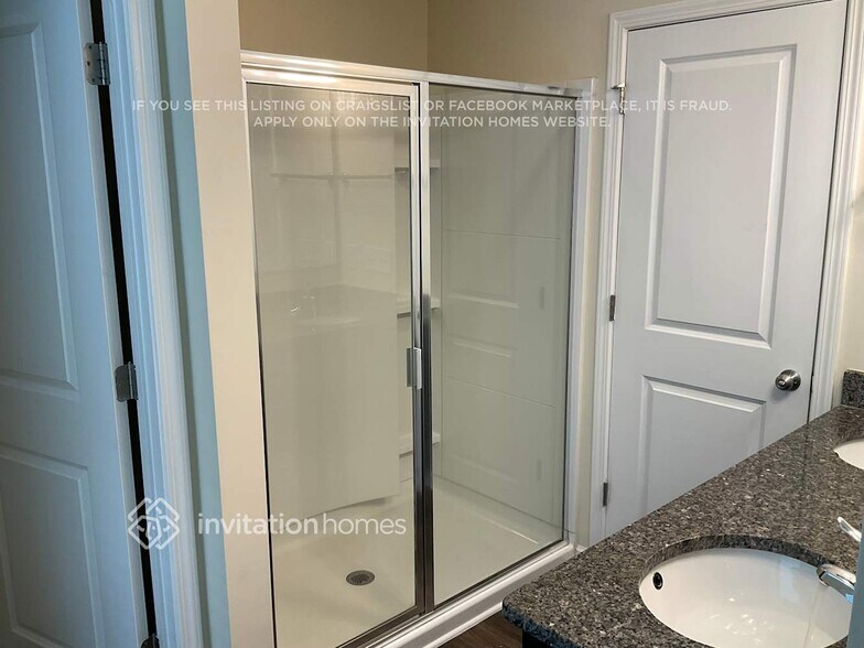 Building Photo - 8130 Dumphries Dr