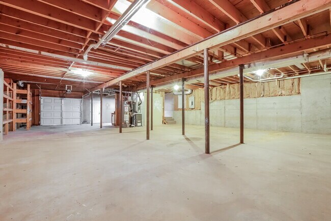 Building Photo - 107 Springwater Trce