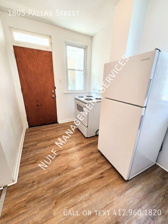 Building Photo - 1805 Pallas St