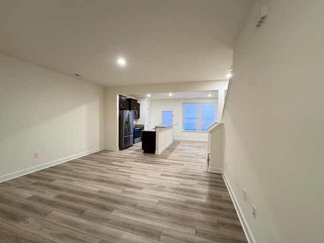 Building Photo - Come see this lovely townhome in a desirab...