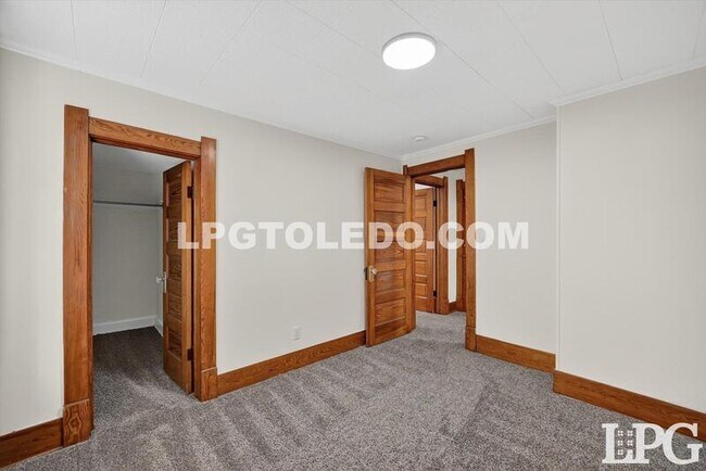 Building Photo - 4140 Caroline Ave