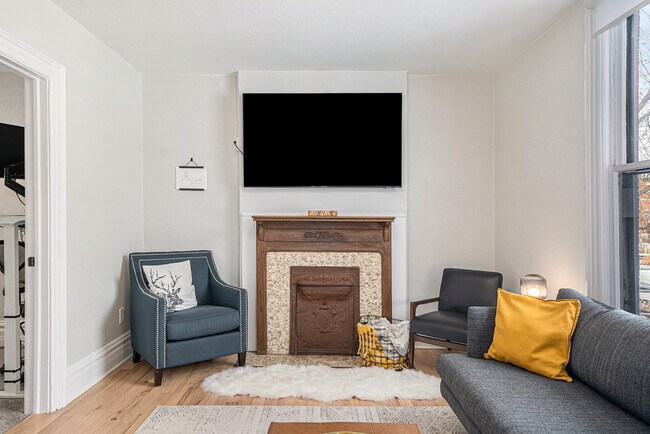 Building Photo - 832 26th St