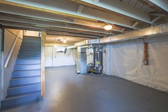 Building Photo - 1154 Elm Rd