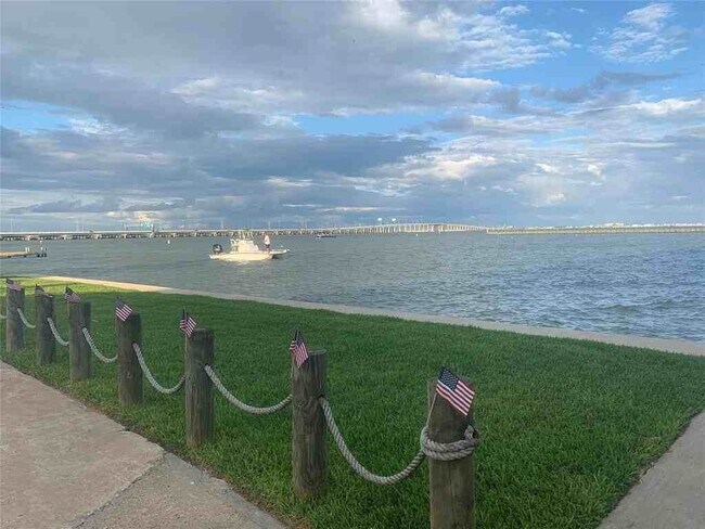 Building Photo - 500 Tiki Dr