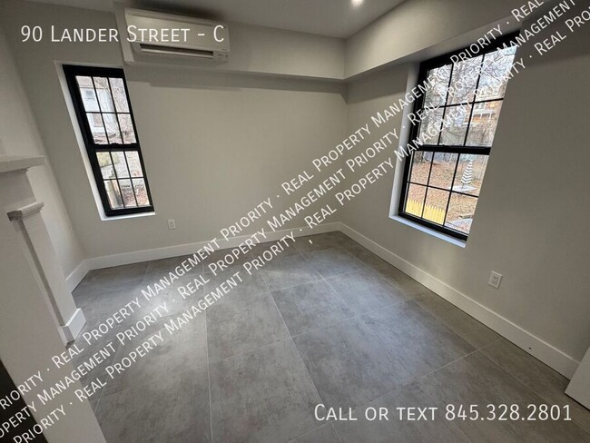 Building Photo - 90 Lander St
