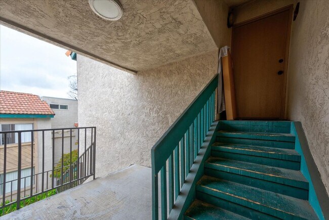 Building Photo - 3435 Capalina Rd