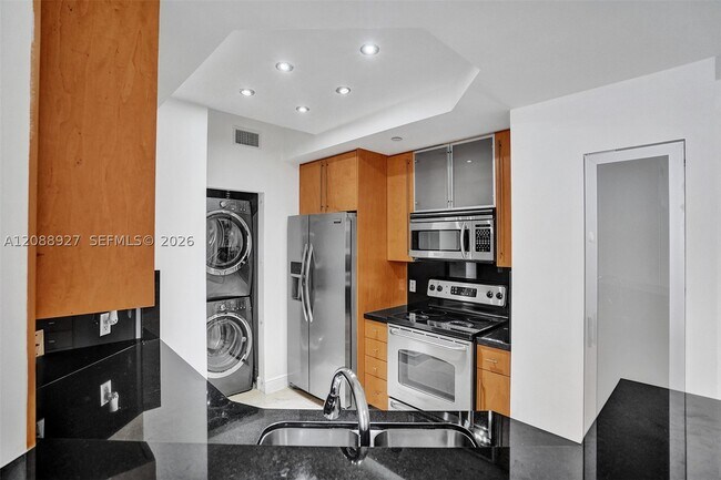 Building Photo - 888 Brickell Key Dr