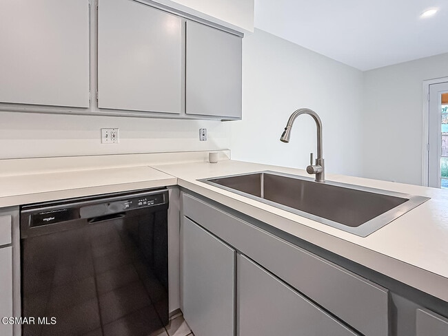 Building Photo - 4150 Lake Harbor Ln