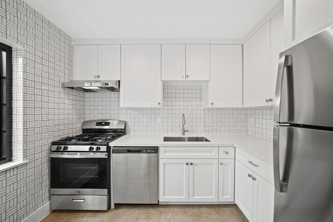 Building Photo - 520 Lovett Blvd