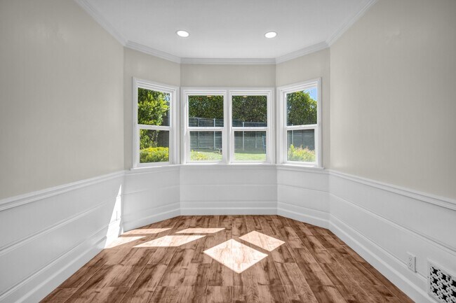 Building Photo - 414 Hilgard Ave