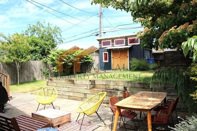 Building Photo - Charming Updated 3-Bedroom Craftsman in Central Tacoma