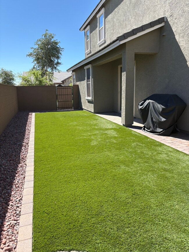 Building Photo - 1928 W Chisum Trl