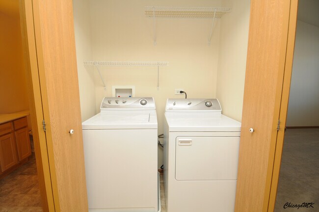 Building Photo - 917 Silverstone Dr