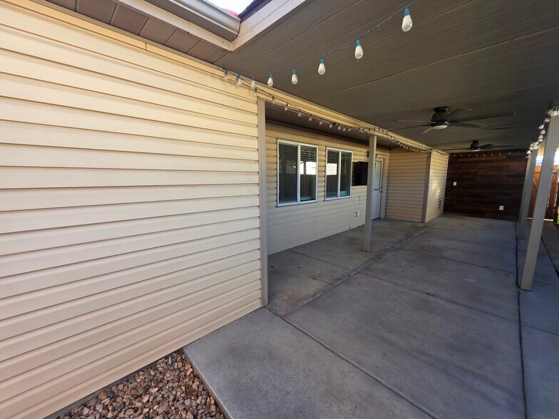 Building Photo - 308 N Mulberry St