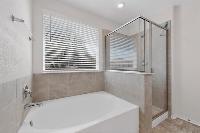 Building Photo - 712 Madalin Rue Ct