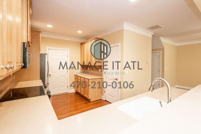 Building Photo - 3 Bedroom Townhome for Rent- Peachtree Rid...