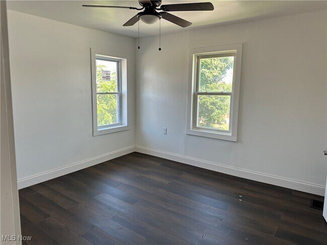 Building Photo - 1418 Wyandotte Ave