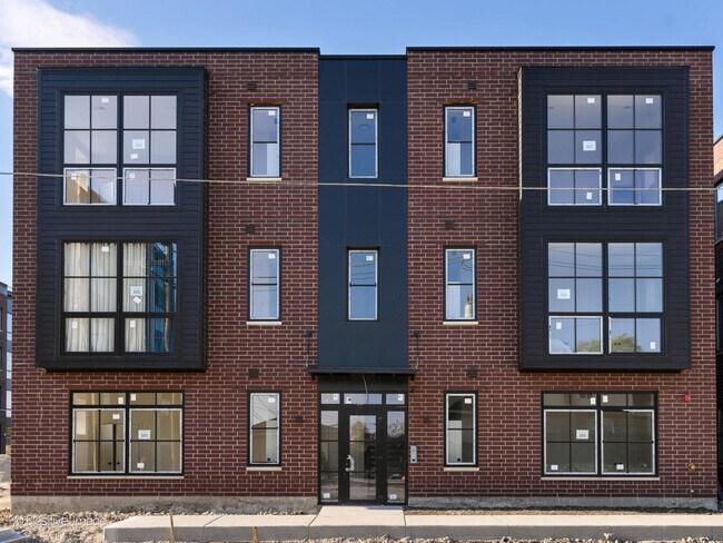 Building Photo - 2801 N Thatcher Ave