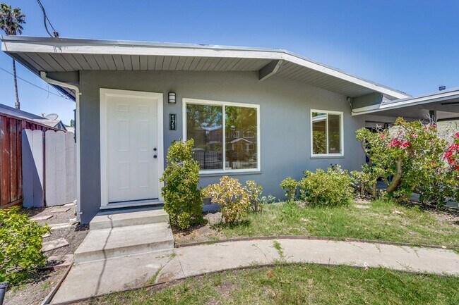 Building Photo - Charming updated 3 bedroom, 1 bathroom hom...