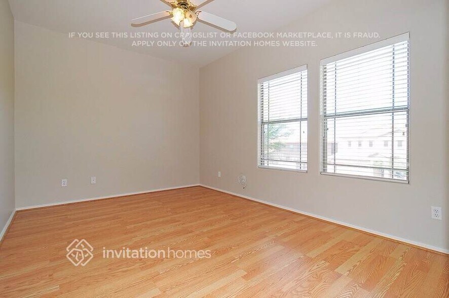 Building Photo - 3645 W Jacksonville Dr