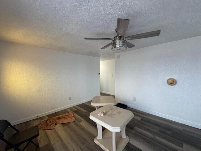 Building Photo - 413 Sandlewood Rd