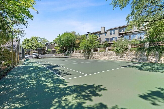 Building Photo - 1821 Westlake Dr