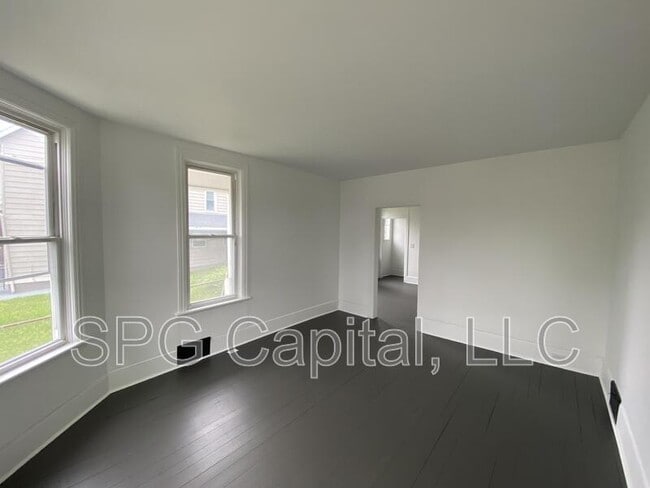 Building Photo - 632 S Second St