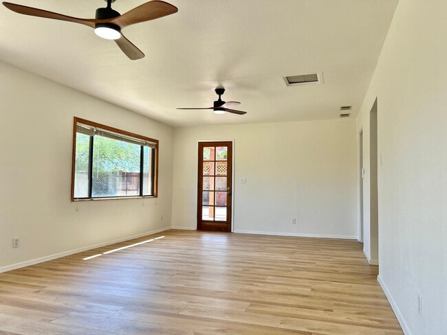 Building Photo - 6607 E Sheridan St