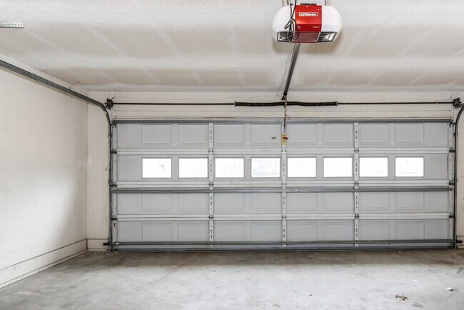 Building Photo - 7159 Eastover Blvd