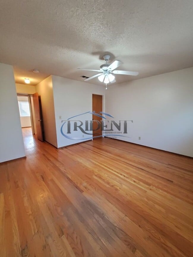 Building Photo - This is a cute 4 bedroom, 2 bath house in an established Woodland community