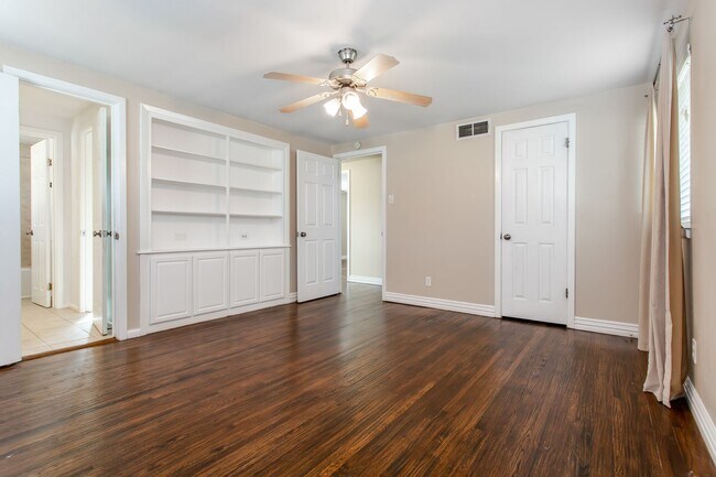 Building Photo - Updated 4-Bedroom, 2-Bath Home in RISD