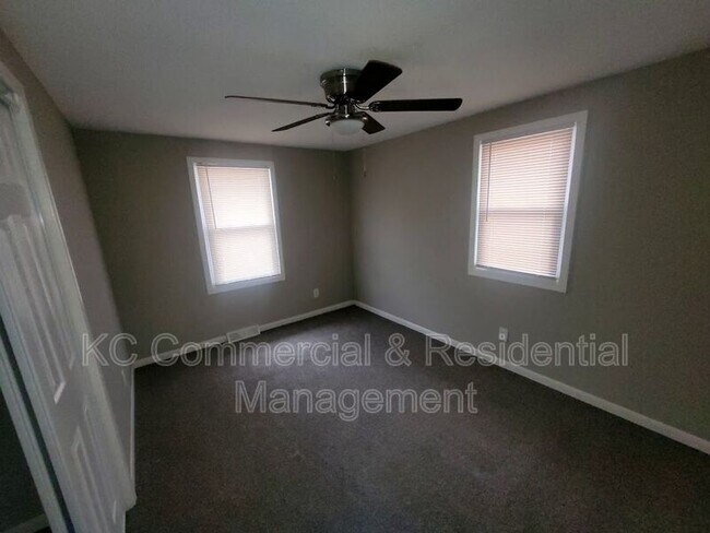 Building Photo - 11400 N Charlotte St