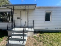 Building Photo - Bright & Spacious 2-Bedroom Duplex in Rich...