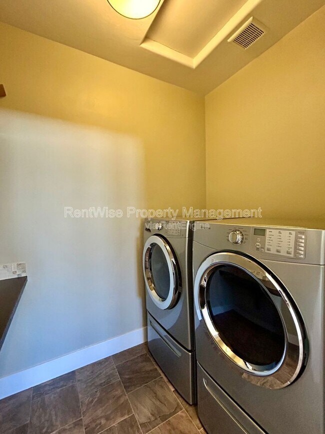 Building Photo - 3712 S Caddis Pl