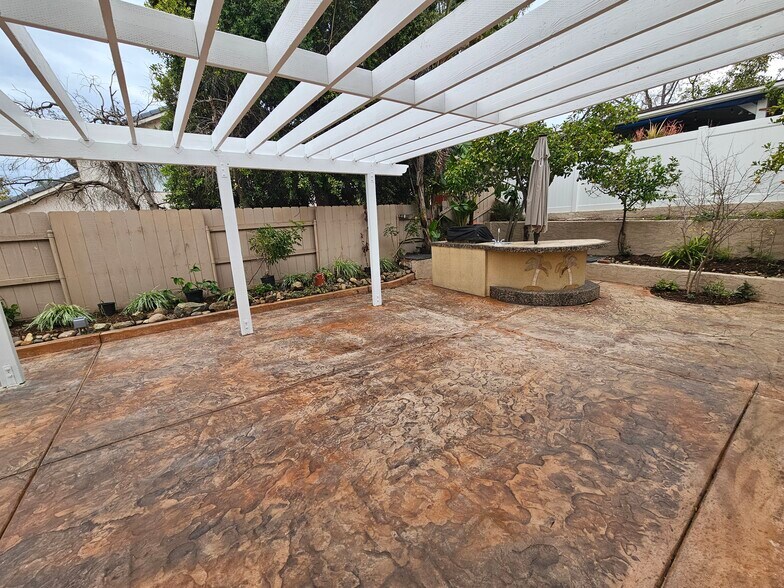 Building Photo - 12566 Salmon River Rd