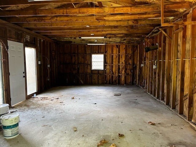 Building Photo - 8593 Victoria